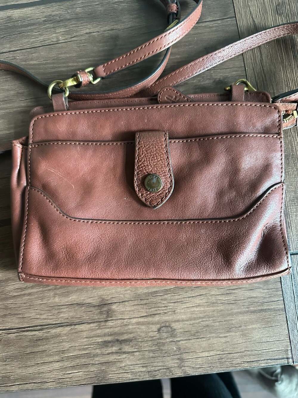 FRYE Zuri Leather Wallet Crossbody Bag in Brown